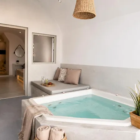 Crater View Suites, Center Caldera With Hot Tubs * Fira (Santorini)